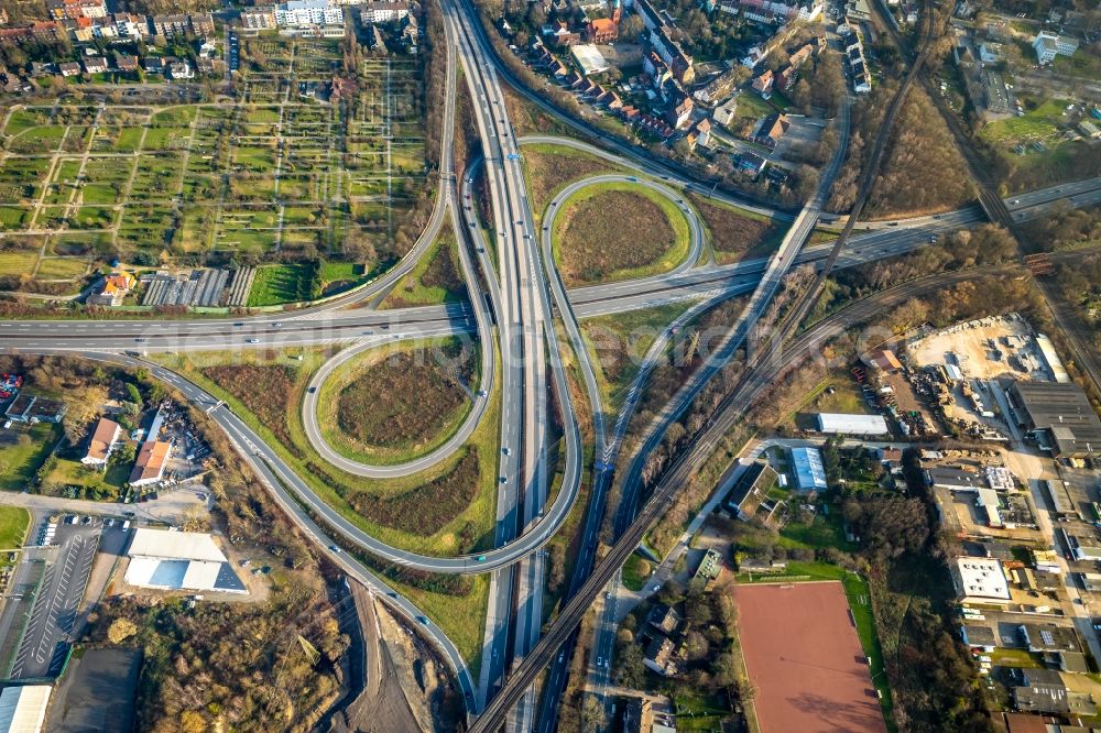 Herne from the bird's eye view: Traffic flow at the intersection- motorway A 42 A43 a??Kreuz Hernea?? in Herne in the state North Rhine-Westphalia, Germany