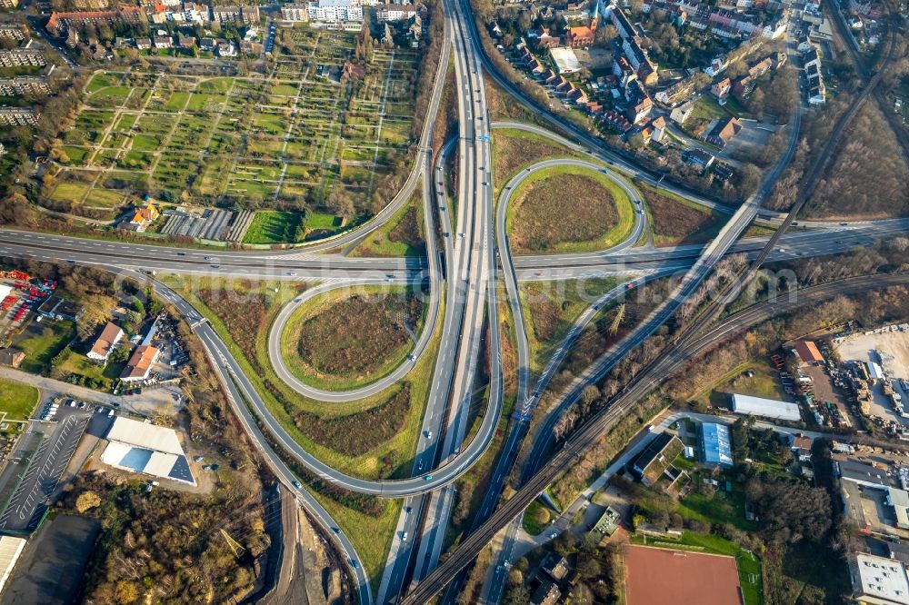 Aerial image Herne - Traffic flow at the intersection- motorway A 42 A43 a??Kreuz Hernea?? in Herne in the state North Rhine-Westphalia, Germany