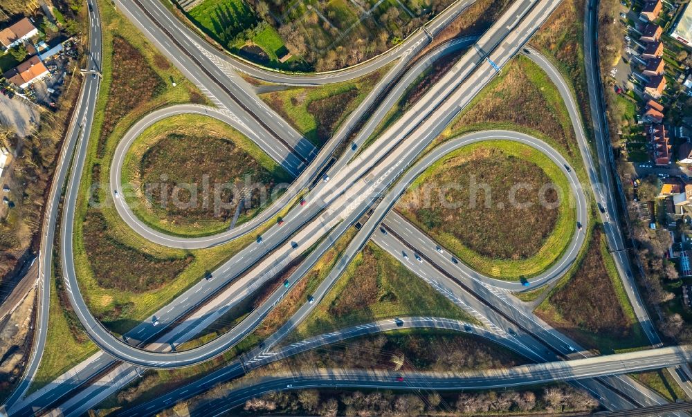 Herne from the bird's eye view: Traffic flow at the intersection- motorway A 42 A43 a??Kreuz Hernea?? in Herne in the state North Rhine-Westphalia, Germany