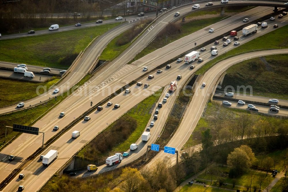 Herne from the bird's eye view: Traffic flow at the intersection- motorway A 42 A43 Kreuz Herne in Herne in the state North Rhine-Westphalia, Germany