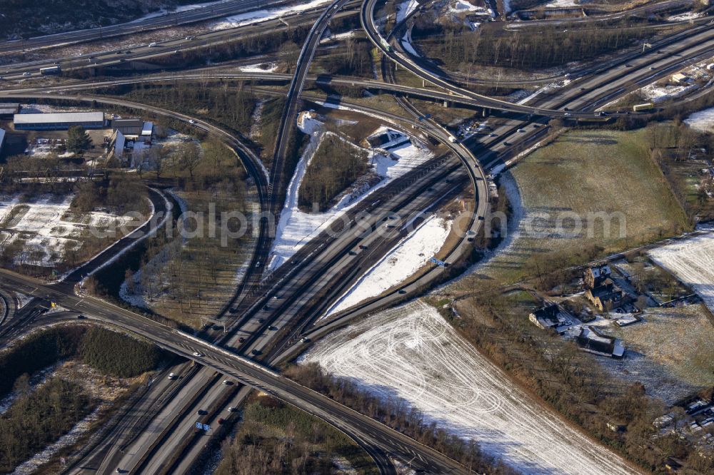 Aerial photograph Duisburg - Traffic routing at the motorway junction of the BAB A40 - 3 Kreuz Kaiserberg on the street Werthacker in the district of Duissern in Duisburg in the Ruhr area in the federal state of North Rhine-Westphalia, Germany