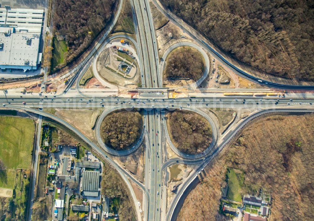 Aerial photograph Recklinghausen - Traffic flow at the intersection- motorway A 2 A45 Kreuz Recklinghausen in the district Stuckenbusch in Recklinghausen in the state North Rhine-Westphalia