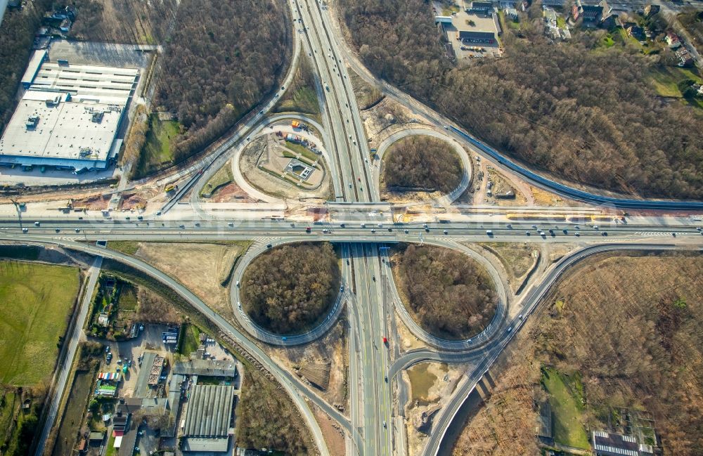 Aerial photograph Recklinghausen - Traffic flow at the intersection- motorway A 2 A45 Kreuz Recklinghausen in the district Stuckenbusch in Recklinghausen in the state North Rhine-Westphalia