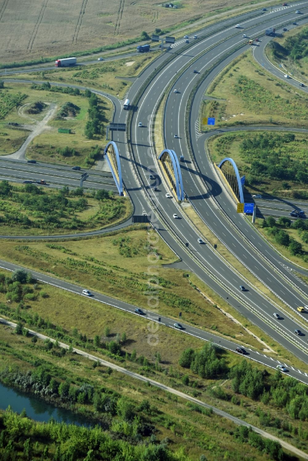 Aerial photograph Markkleeberg - Traffic flow at the intersection- motorway Leipzig-Sued of BAB A38 to federal state street B2 in Markkleeberg in the state Saxony