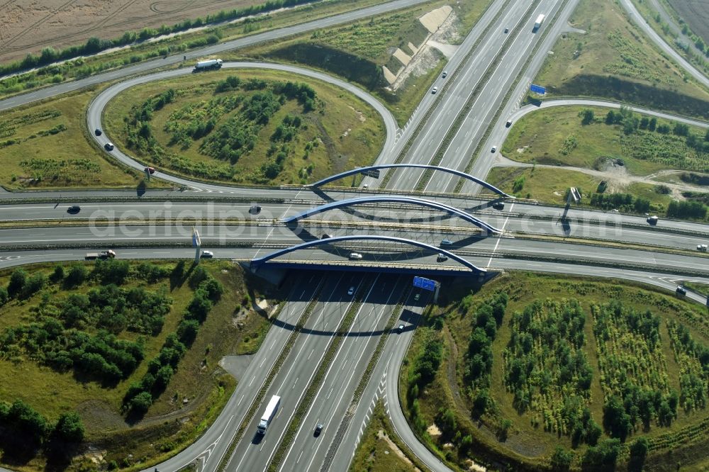 Aerial photograph Markkleeberg - Traffic flow at the intersection- motorway Leipzig-Sued of BAB A38 to federal state street B2 in Markkleeberg in the state Saxony