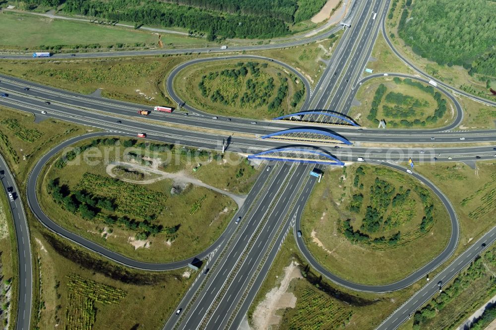 Aerial image Markkleeberg - Traffic flow at the intersection- motorway Leipzig-Sued of BAB A38 to federal state street B2 in Markkleeberg in the state Saxony