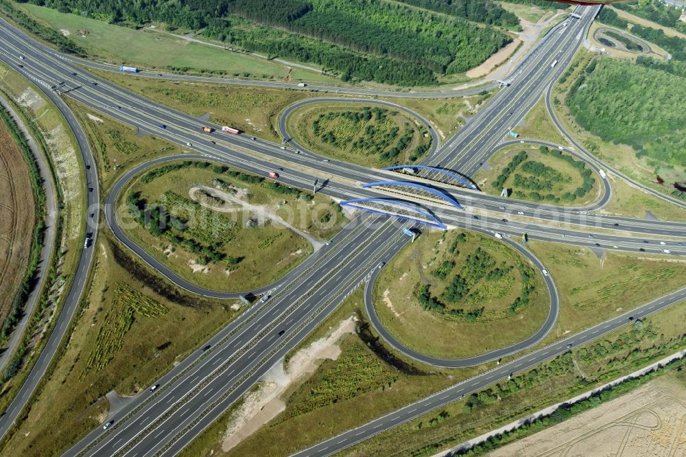 Aerial photograph Markkleeberg - Traffic flow at the intersection- motorway Leipzig-Sued of BAB A38 to federal state street B2 in Markkleeberg in the state Saxony