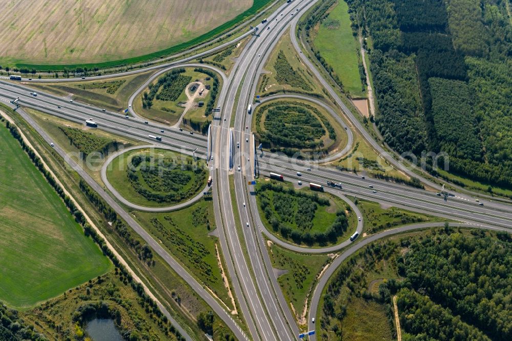 Aerial image Markkleeberg - Traffic flow at the intersection- motorway Leipzig-Sued of BAB A38 to federal state street B2 in Markkleeberg in the state Saxony