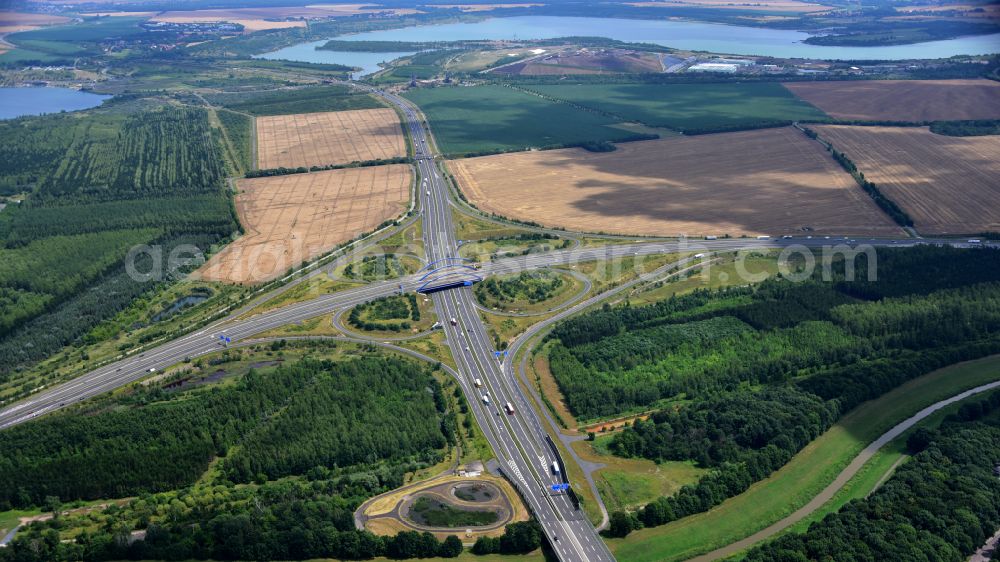 Markkleeberg from the bird's eye view: Traffic flow at the intersection- motorway Leipzig-Sued of BAB A38 to federal state street B2 in Markkleeberg in the state Saxony