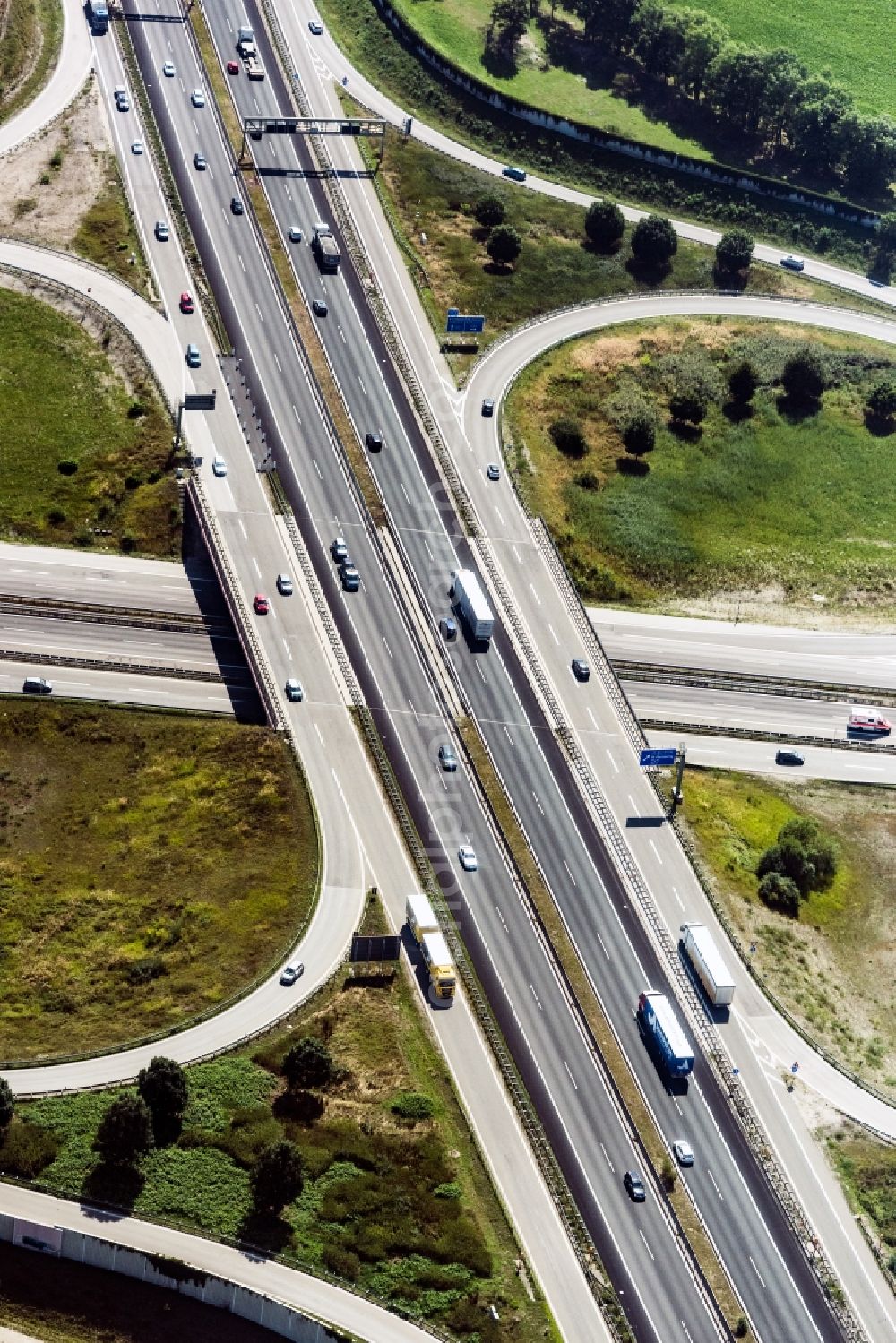 Aerial image München - Traffic flow at the intersection- motorway A 99 in Munich in the state Bavaria, Germany