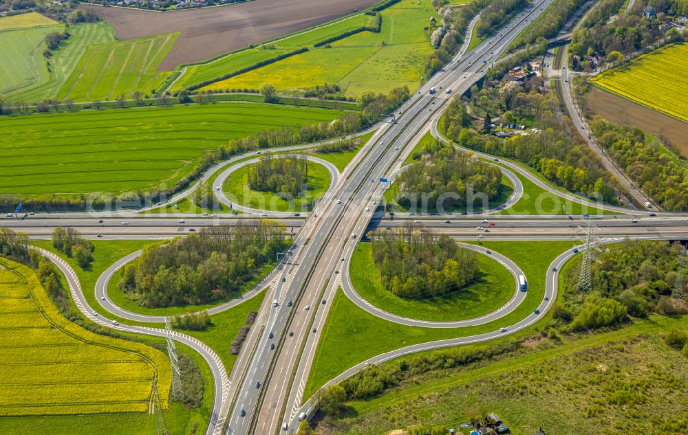 Bochum from the bird's eye view: Traffic flow at the intersection- motorway A 43 and A44 in the district Bochum Ost in Bochum in the state North Rhine-Westphalia, Germany