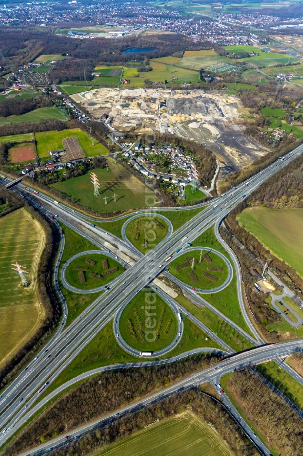 Aerial photograph Dortmund - Traffic flow at the intersection- motorway A 42 - 45 overlooking the demolition and dismantling of the decommissioned power plants and exhaust towers of the cogeneration plant Gustav Knepper in the district Bodelschwingh in Dortmund in the state North Rhine-Westphalia, Germany