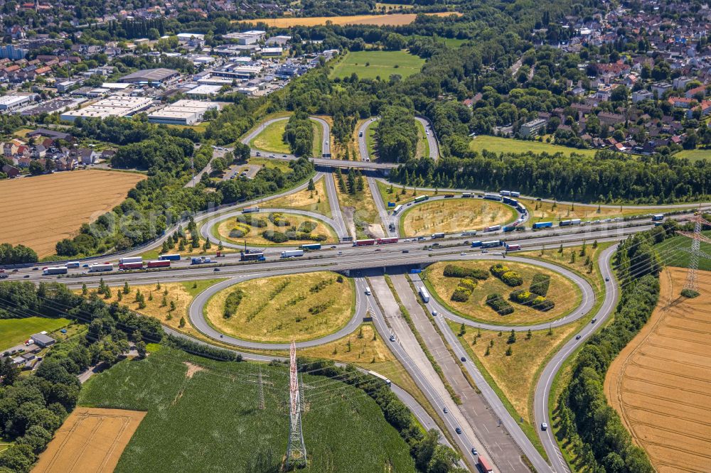 Dortmund from the bird's eye view: Traffic flow at the intersection- motorway A 42 - 45 in the district Bodelschwingh in Dortmund in the state North Rhine-Westphalia, Germany