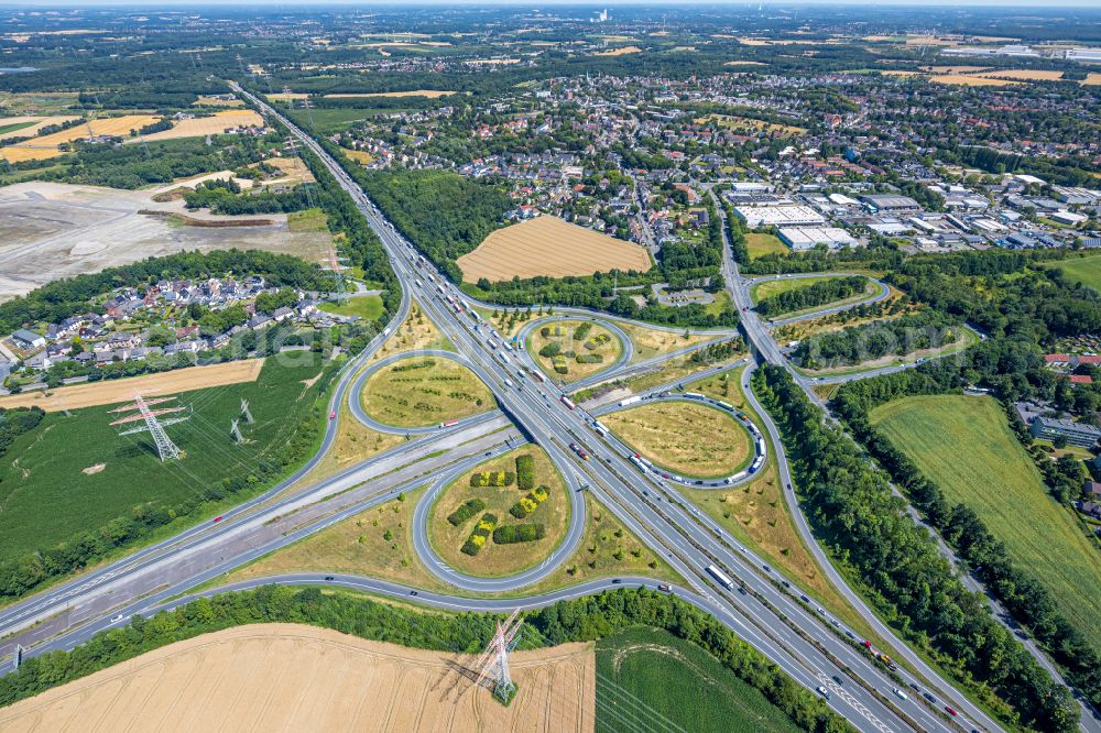 Dortmund from above - Traffic flow at the intersection- motorway A 42 - 45 in the district Bodelschwingh in Dortmund in the state North Rhine-Westphalia, Germany