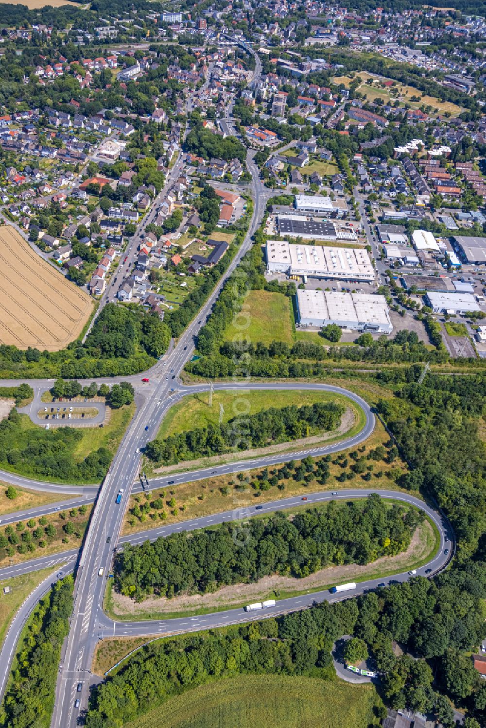 Dortmund from the bird's eye view: Traffic flow at the intersection- motorway A 42 - 45 in the district Bodelschwingh in Dortmund in the state North Rhine-Westphalia, Germany