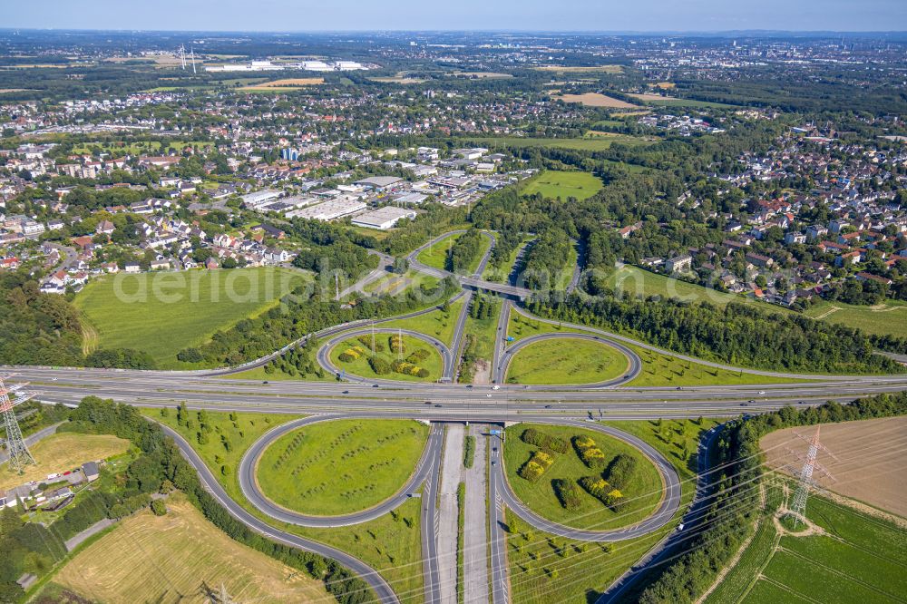 Aerial image Dortmund - Traffic flow at the intersection- motorway A 42 - 45 in the district Bodelschwingh in Dortmund in the state North Rhine-Westphalia, Germany