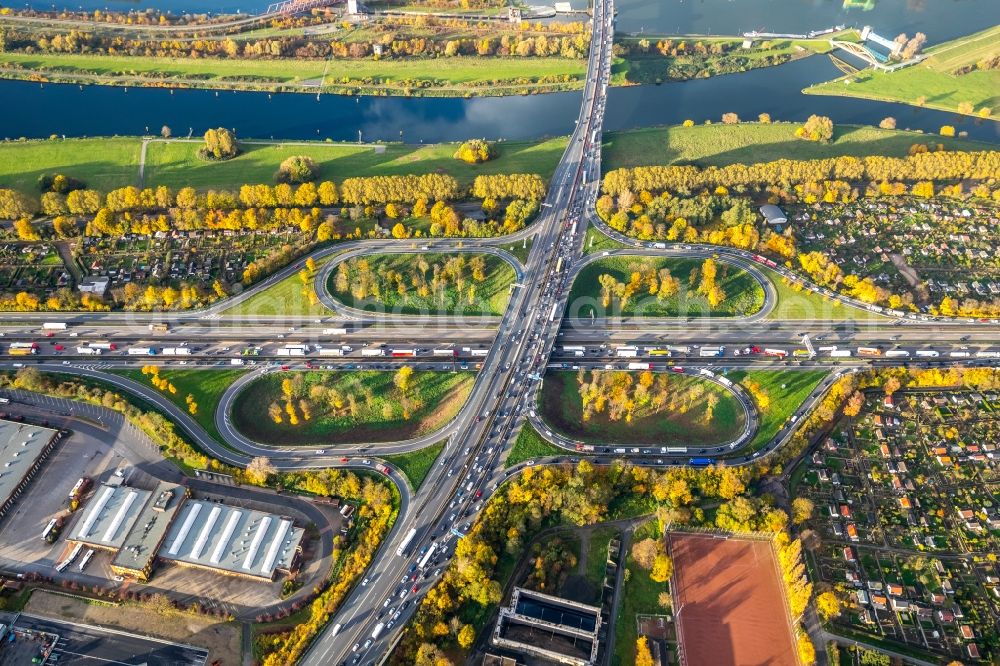 Duisburg from above - Traffic flow at the intersection- motorway A 40 A59 in the district Duisburg Mitte in Duisburg in the state North Rhine-Westphalia, Germany