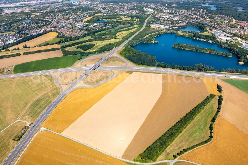 Aerial image Duisburg - Traffic flow at the intersection- motorway A 59 - 524 in the district Rahm in Duisburg in the state North Rhine-Westphalia, Germany