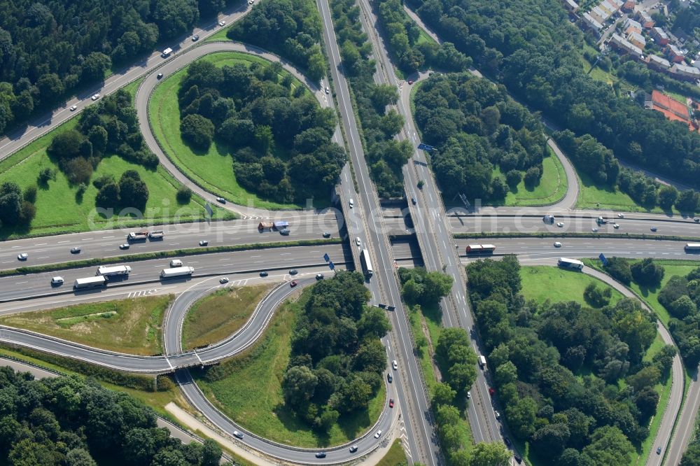 Aerial photograph Köln - Traffic flow at the intersection- motorway A 555 -A4 in the district Rodenkirchen in Cologne in the state North Rhine-Westphalia, Germany