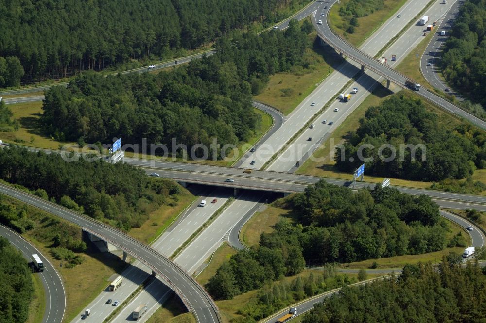 Schönefeld from the bird's eye view: Traffic flow at the intersection- motorway A 10 - E36 Schoenefelder Kreuz in Schoenefeld in the state Brandenburg