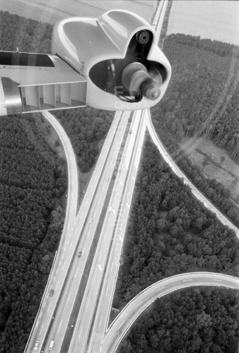 Aerial image Schönefeld - Traffic flow at the intersection- motorway A 10 - E36 Schoenefelder Kreuz in Schoenefeld in the state Brandenburg