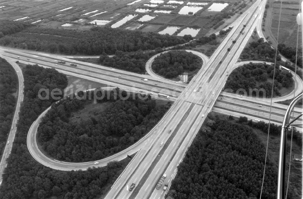 Schönefeld from above - Traffic flow at the intersection- motorway A 10 - E36 Schoenefelder Kreuz in Schoenefeld in the state Brandenburg