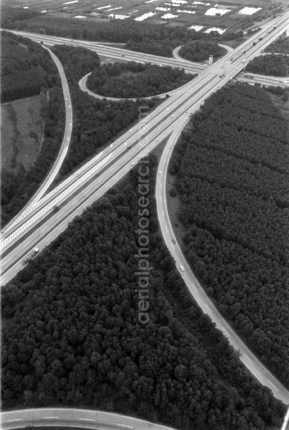 Schönefeld from the bird's eye view: Traffic flow at the intersection- motorway A 10 - E36 Schoenefelder Kreuz in Schoenefeld in the state Brandenburg