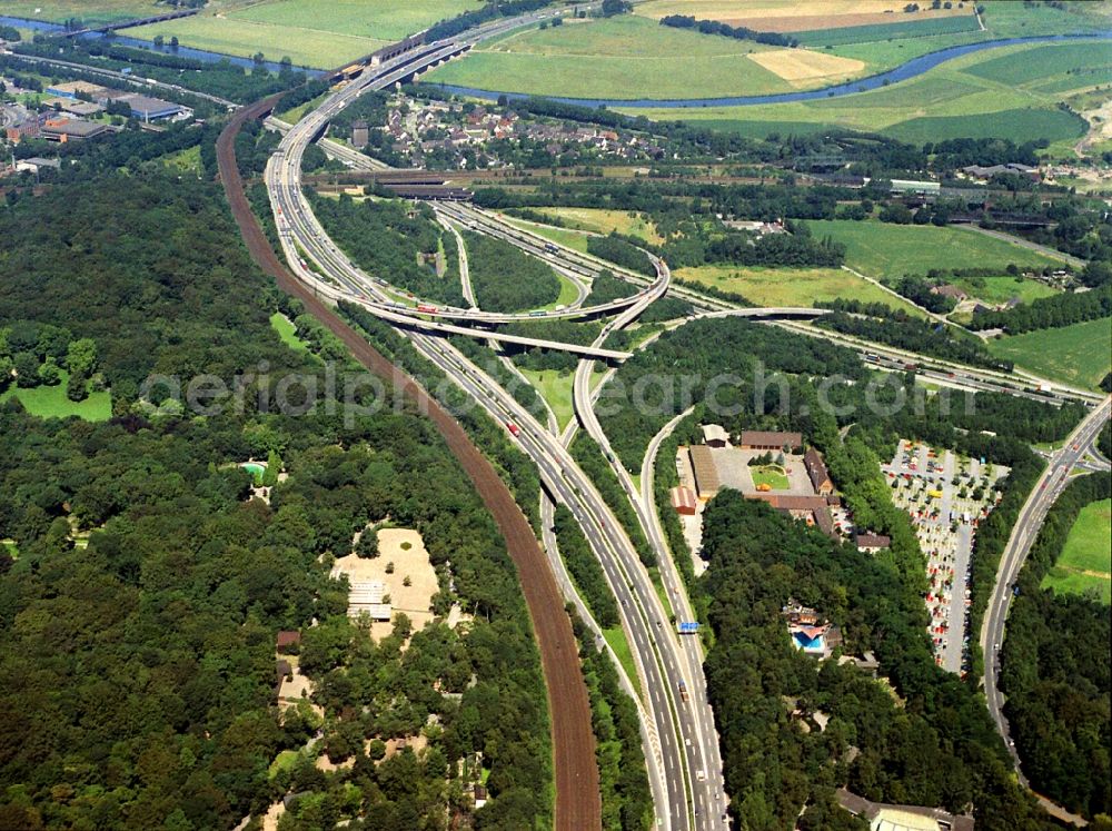 Duisburg from above - Traffic flow at the intersection- motorway A 3 A40 - Spaghettikreuz in Duisburg in the state North Rhine-Westphalia