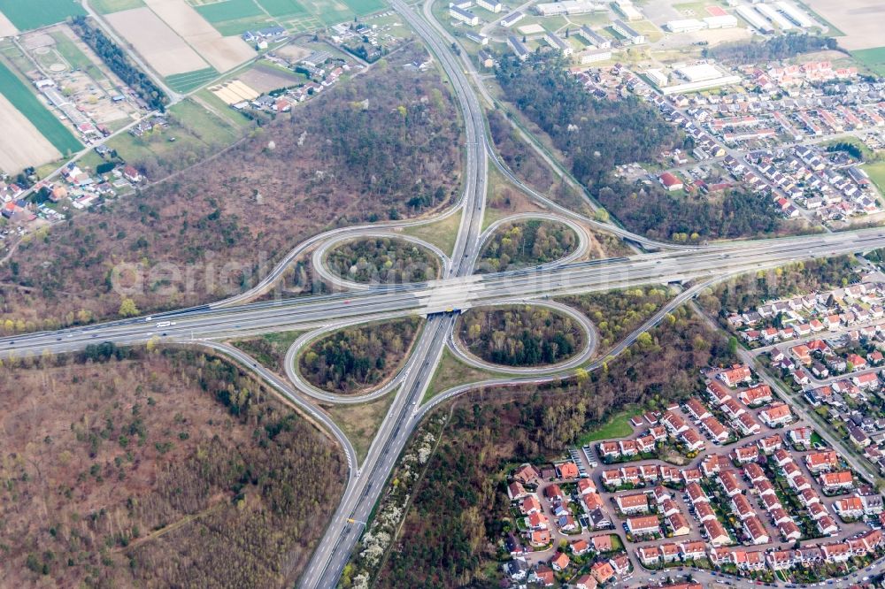 Aerial image Speyer - Traffic flow at the intersection- motorway A 61 with B9 in Speyer in the state Rhineland-Palatinate, Germany