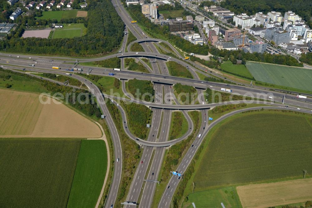 Aerial image Leinfelden-Echterdingen - Traffic flow at the intersection- motorway BAB A8 - B27 Stuttgart-Moehringen in Leinfelden-Echterdingen in the state Baden-Wuerttemberg