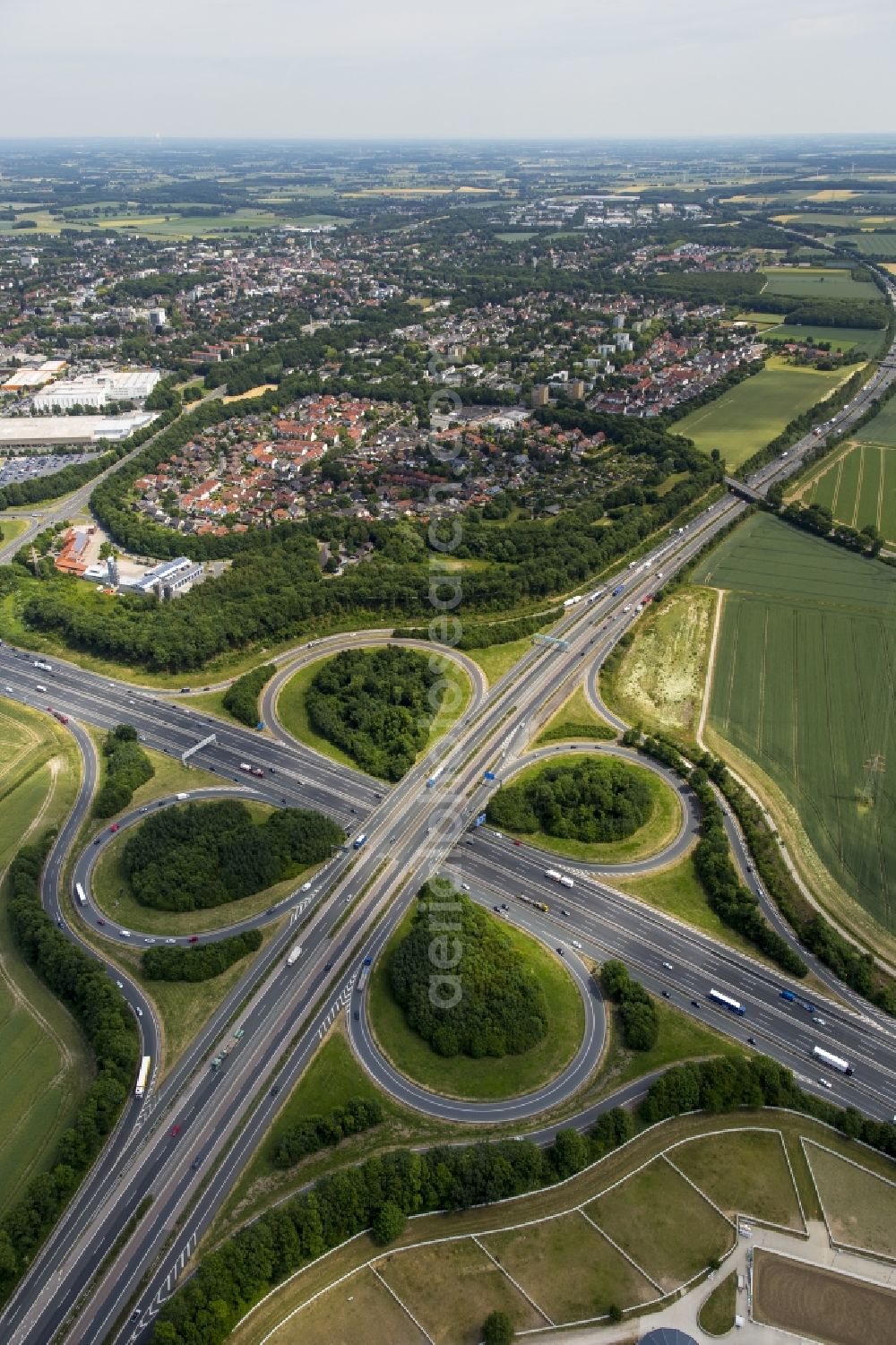 Unna from the bird's eye view: Traffic flow at the intersection- motorway A 44 in Unna in the state North Rhine-Westphalia