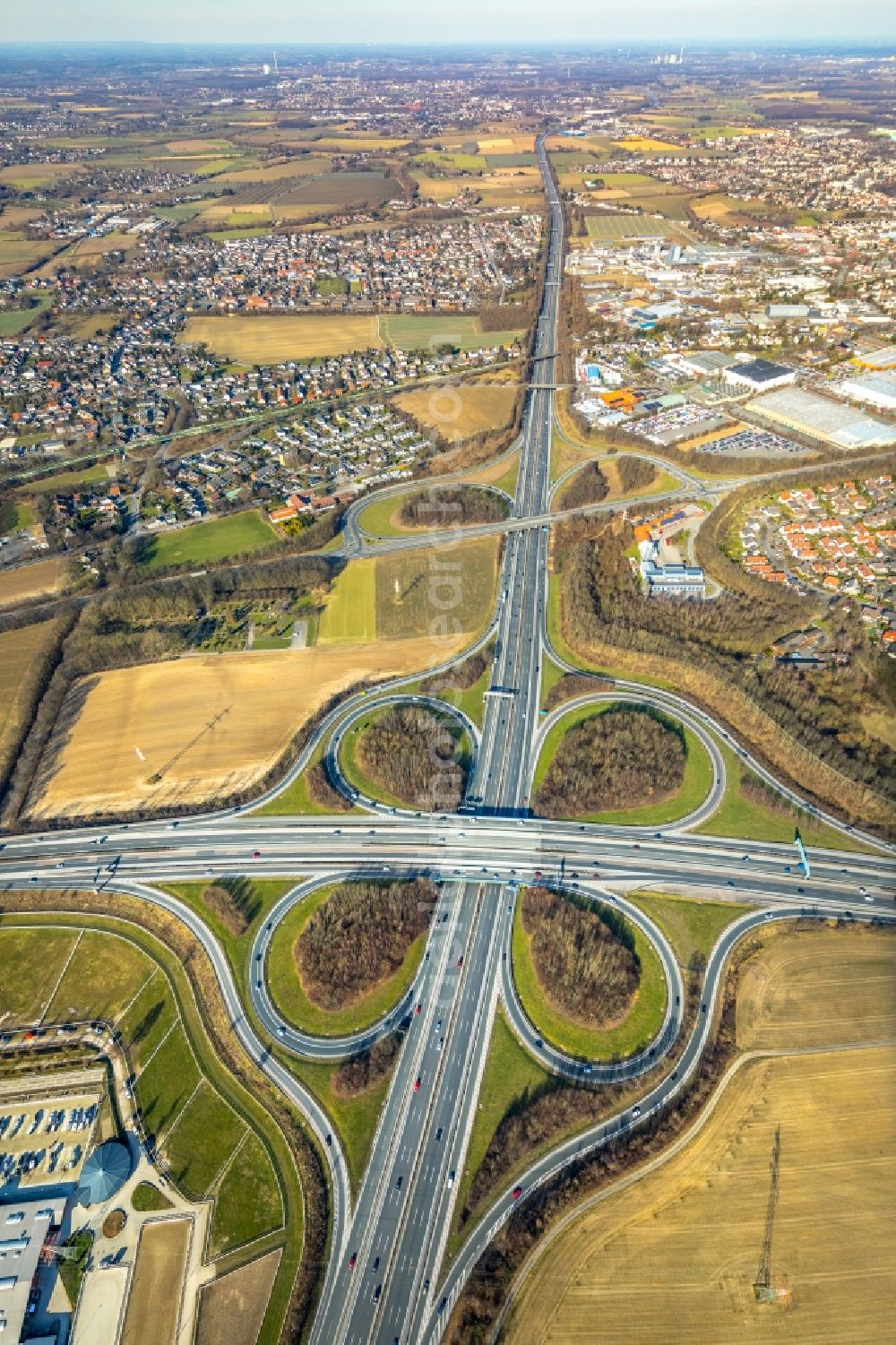 Unna from the bird's eye view: Traffic flow at the intersection- motorway A 44 Unna-Ost in Unna in the state North Rhine-Westphalia, Germany