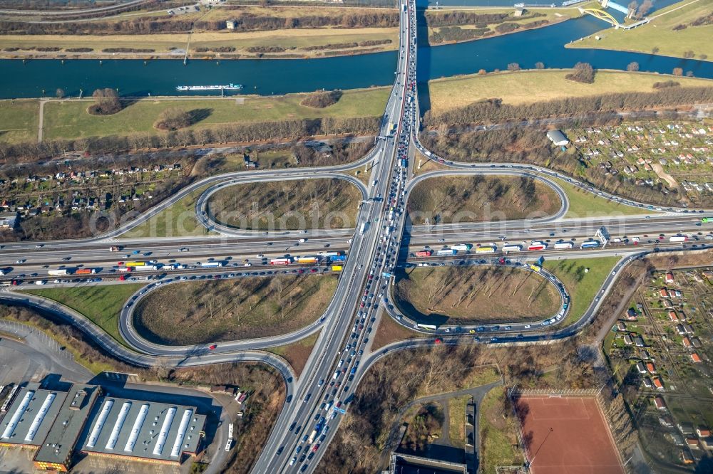 Aerial image Duisburg - Traffic flow at the intersection- motorway A 40 to the A59 in Duisburg in the state North Rhine-Westphalia, Germany