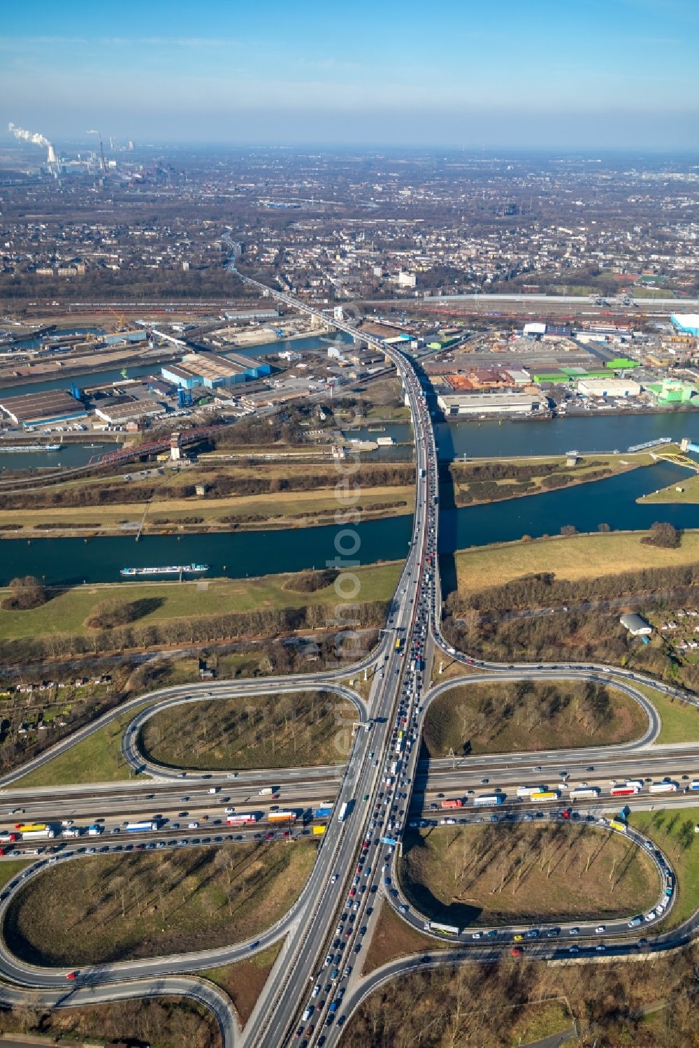 Aerial photograph Duisburg - Traffic flow at the intersection- motorway A 40 to the A59 in Duisburg in the state North Rhine-Westphalia, Germany