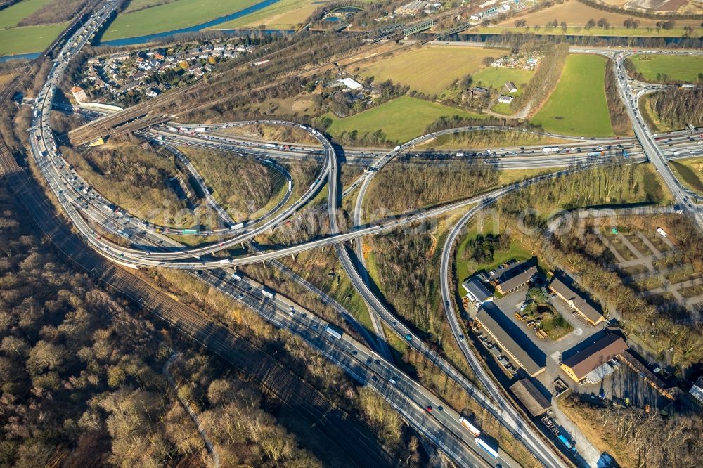 Aerial photograph Duisburg - Traffic flow at the intersection- motorway A 40 to the A3 in Duisburg in the state North Rhine-Westphalia, Germany