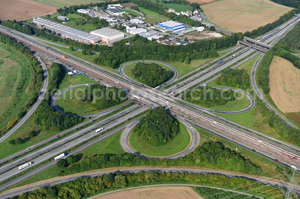 Aerial image Bassenheim - Traffic flow at the intersection- motorway A 48 to the A61 Kreuz Koblenz in Bassenheim in the state Rhineland-Palatinate, Germany