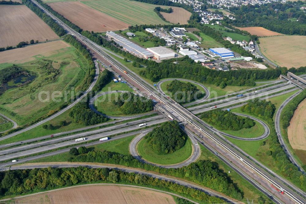 Aerial photograph Bassenheim - Traffic flow at the intersection- motorway A 48 to the A61 Kreuz Koblenz in Bassenheim in the state Rhineland-Palatinate, Germany