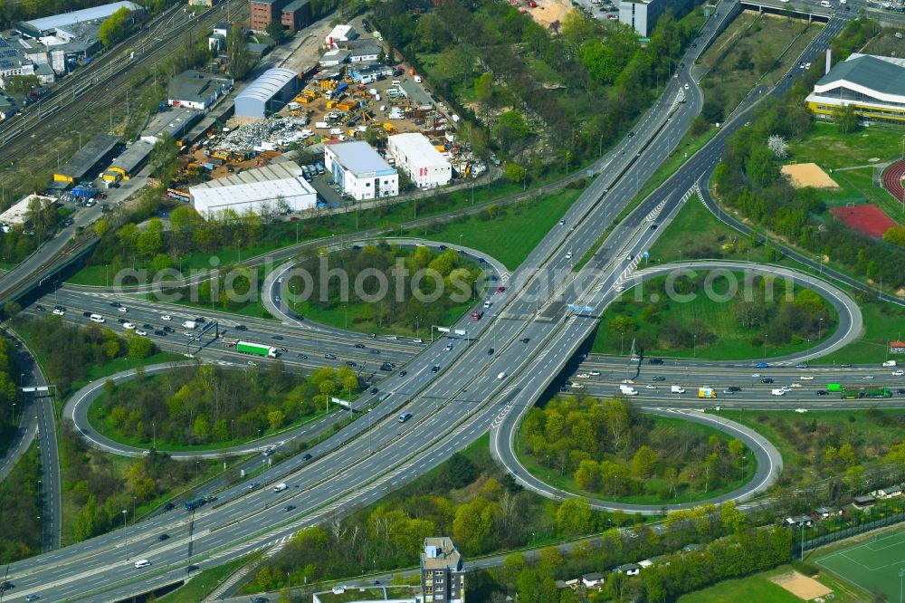 Berlin from the bird's eye view: Traffic flow at the intersection- motorway A 100 to the A103 in the district Tempelhof-Schoeneberg in Berlin, Germany