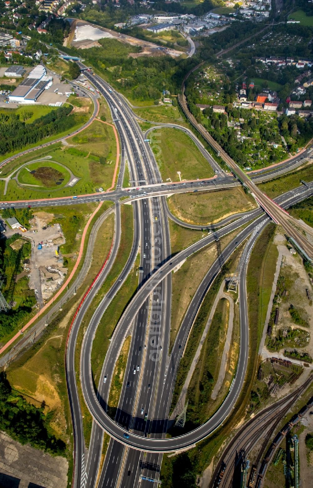 Bochum from the bird's eye view: Traffic flow at the motorway junction, Bochum West Cross, between the A40 and the A 448 in Bochum in North Rhine-Westphalia