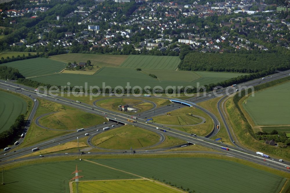 Aerial photograph Kamen - Traffic flow at the intersection- motorway Kamener Kreuz near Kamen in the state North Rhine-Westphalia