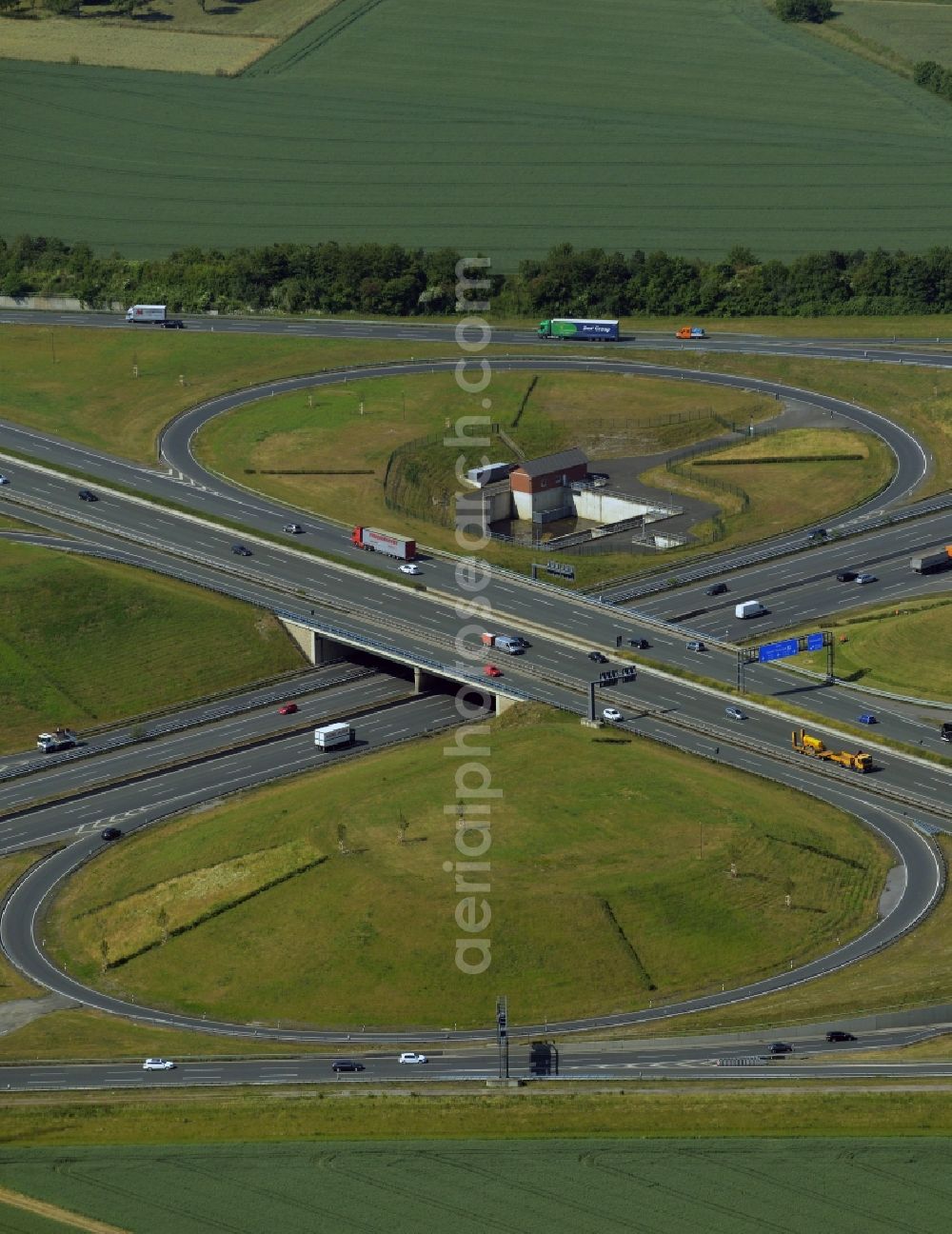 Kamen from above - Traffic flow at the intersection- motorway Kamener Kreuz near Kamen in the state North Rhine-Westphalia