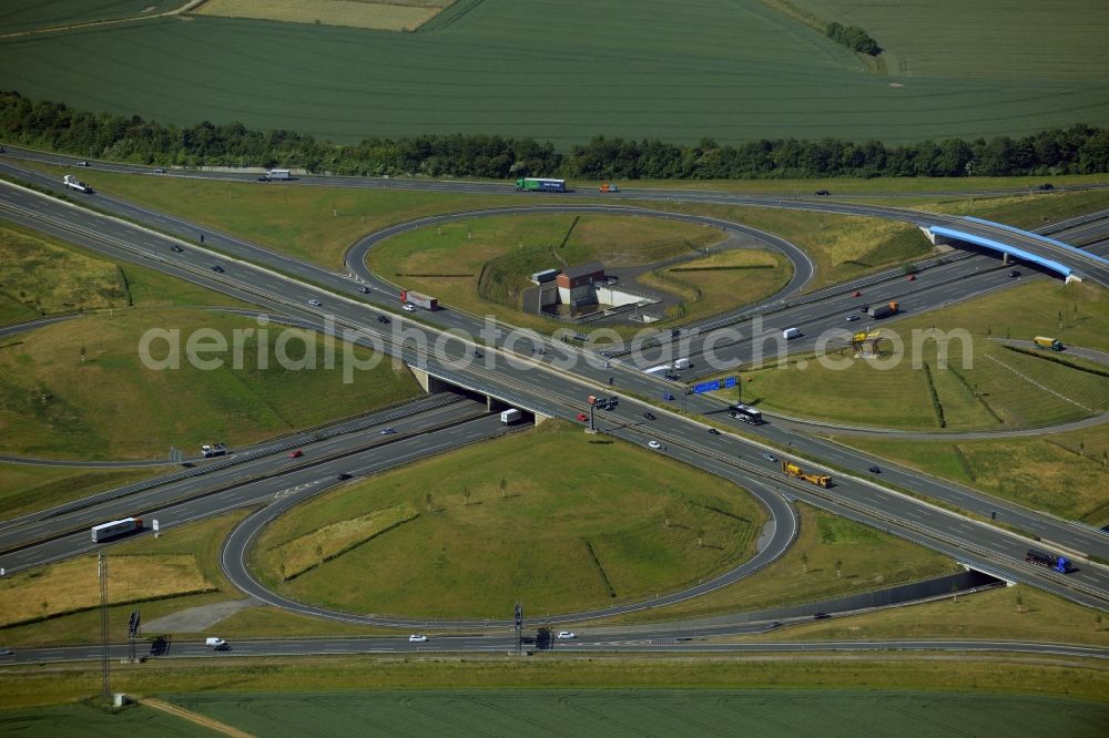 Kamen from the bird's eye view: Traffic flow at the intersection- motorway Kamener Kreuz near Kamen in the state North Rhine-Westphalia