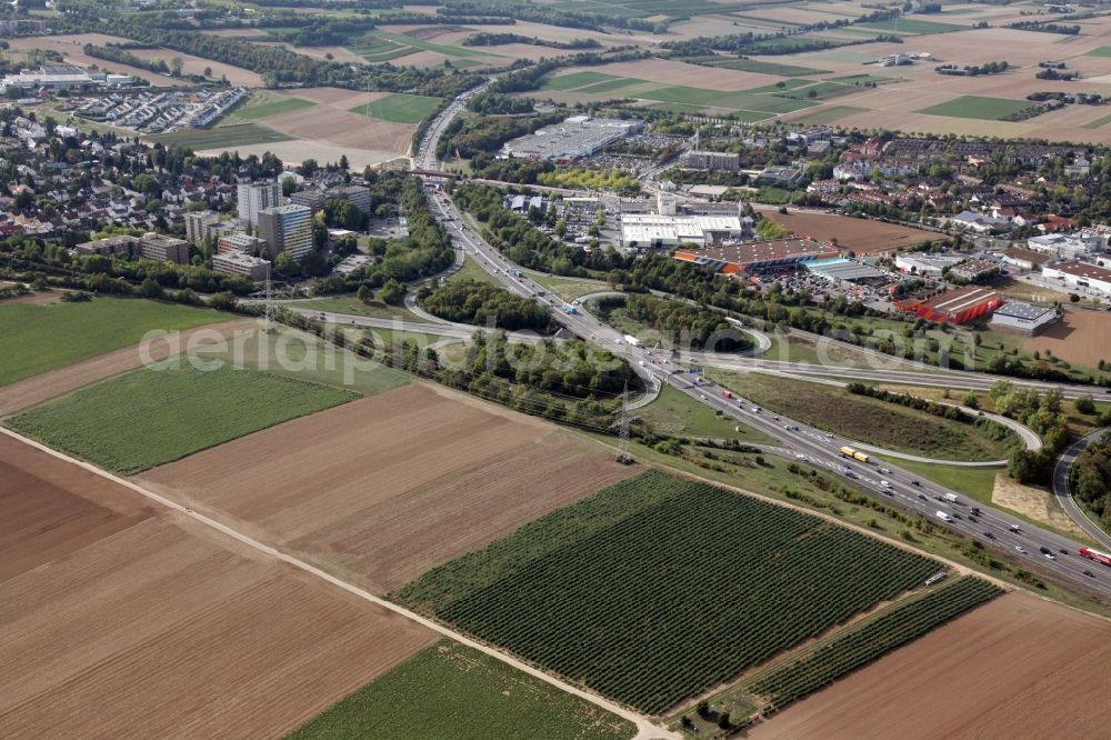 Aerial photograph Mainz - Traffic flow at the intersection- motorway A 60 and A63 Mainz South in Mainz in the state Rhineland-Palatinate. The A60 runs between the districts of Mainz Bretzenheim and Marienborn