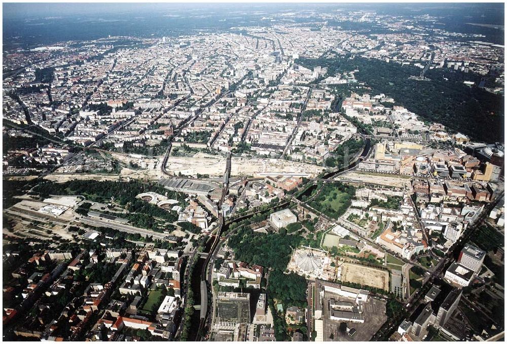 Berlin - Tiergarten from above - Verkehrsführung der DB / S-Bahn am Potsdamer Platz.