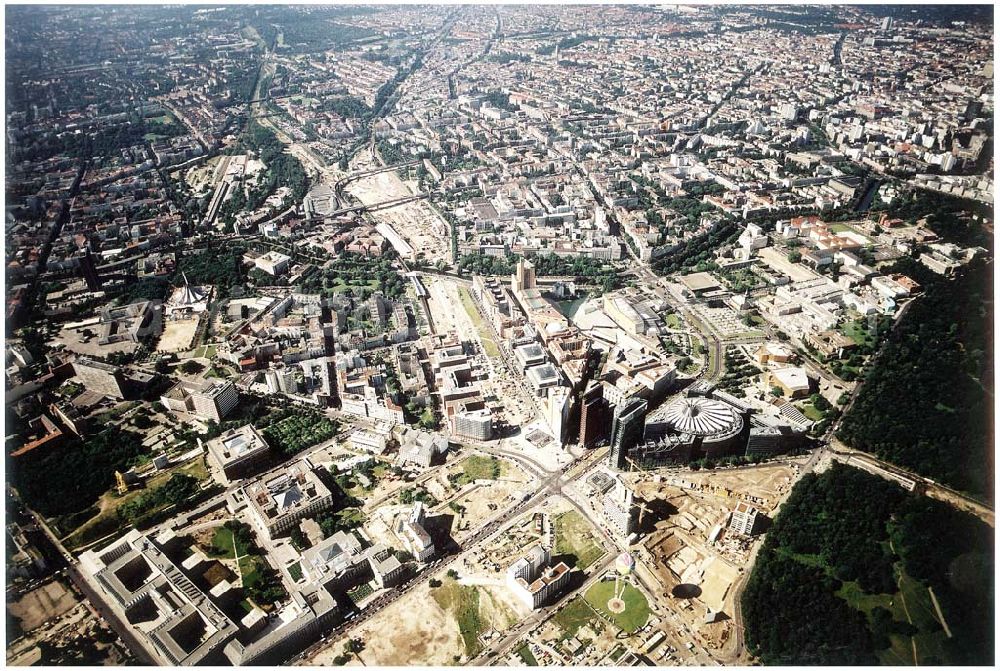 Berlin - Tiergarten from the bird's eye view: Verkehrsführung der DB / S-Bahn am Potsdamer Platz.