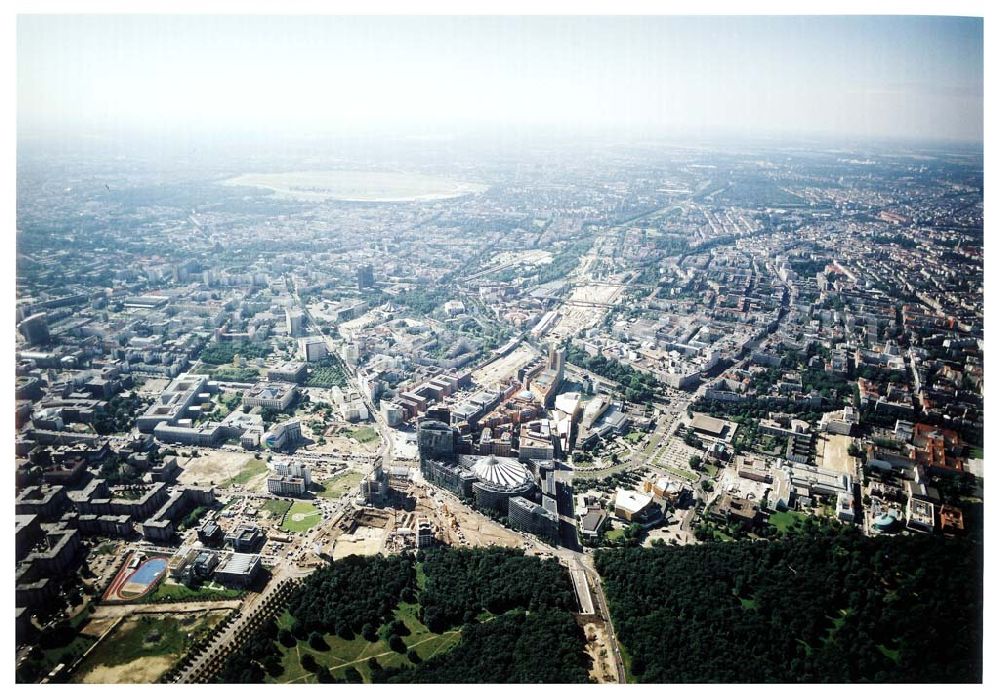 Aerial image Berlin - Tiergarten - Verkehrsführung der DB / S-Bahn am Potsdamer Platz.