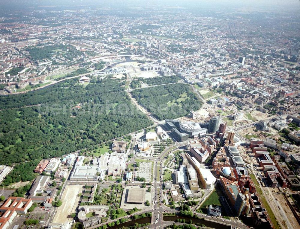 Aerial photograph Berlin - Tiergarten - Verkehrsführung der DB / S-Bahn am Potsdamer Platz.