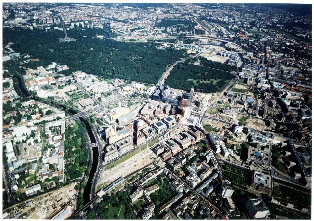 Aerial image Berlin - Tiergarten - Verkehrsführung der DB / S-Bahn am Potsdamer Platz.