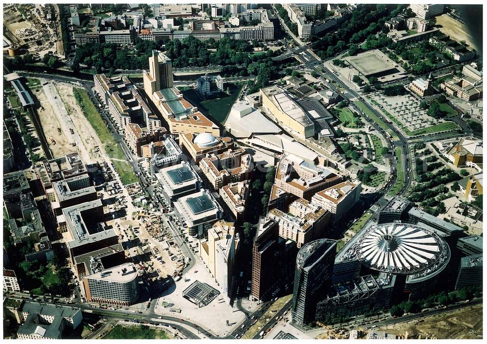 Berlin - Tiergarten from the bird's eye view: Verkehrsführung der DB / S-Bahn am Potsdamer Platz.