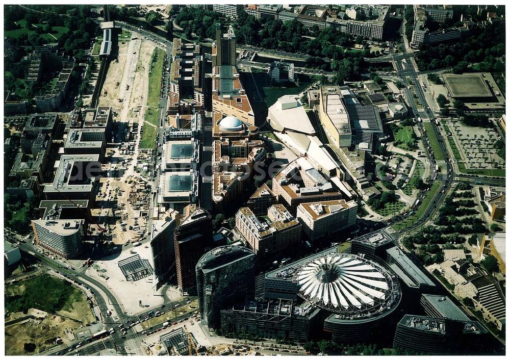 Aerial image Berlin - Tiergarten - Verkehrsführung der DB / S-Bahn am Potsdamer Platz.